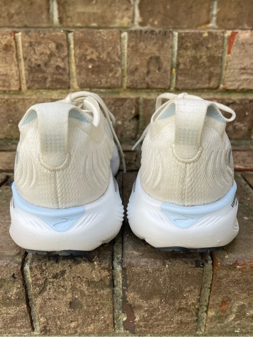 Brooks Adrenaline GTS 25 Women’s 10 White Silver Running Shoes No Insoles